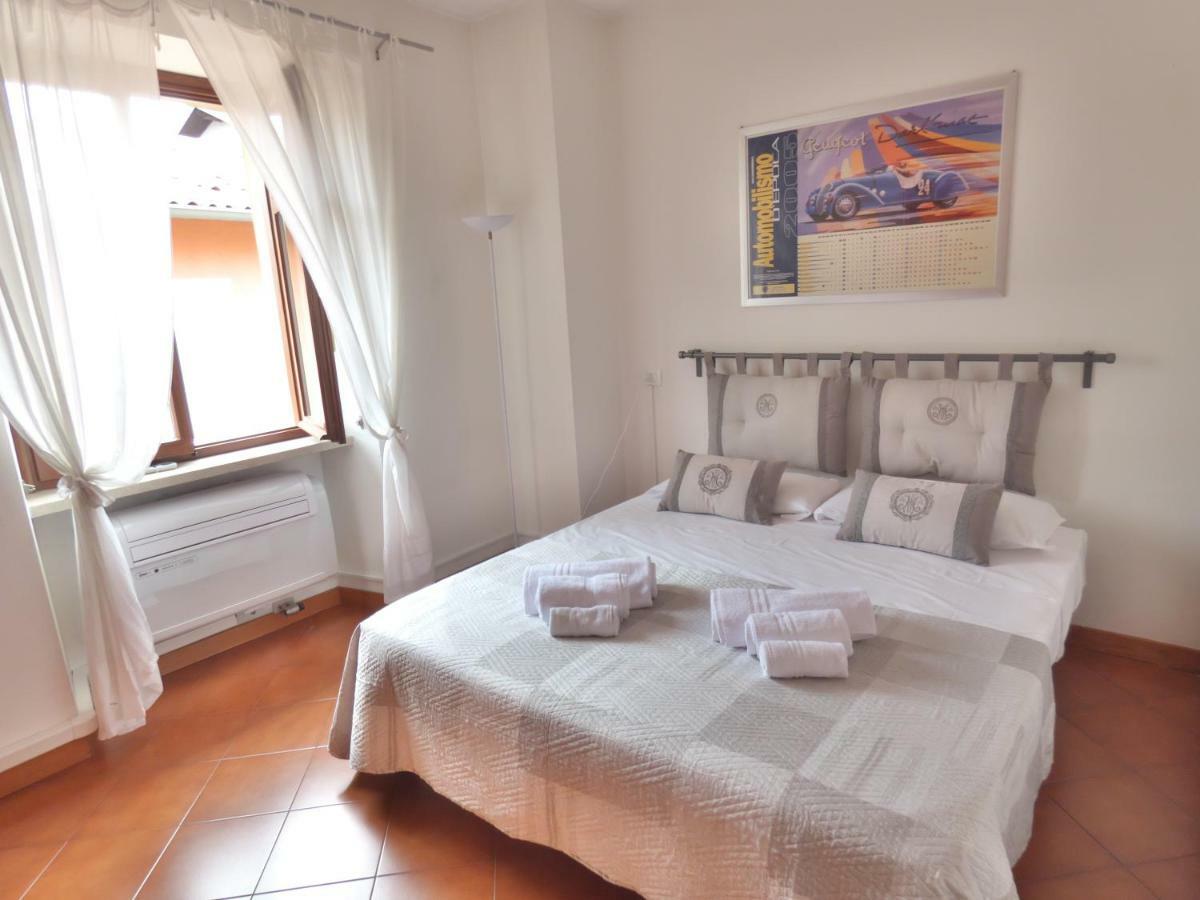 Venice Bridge House Desenzano Apartman Desenzano del Garda Kültér fotó